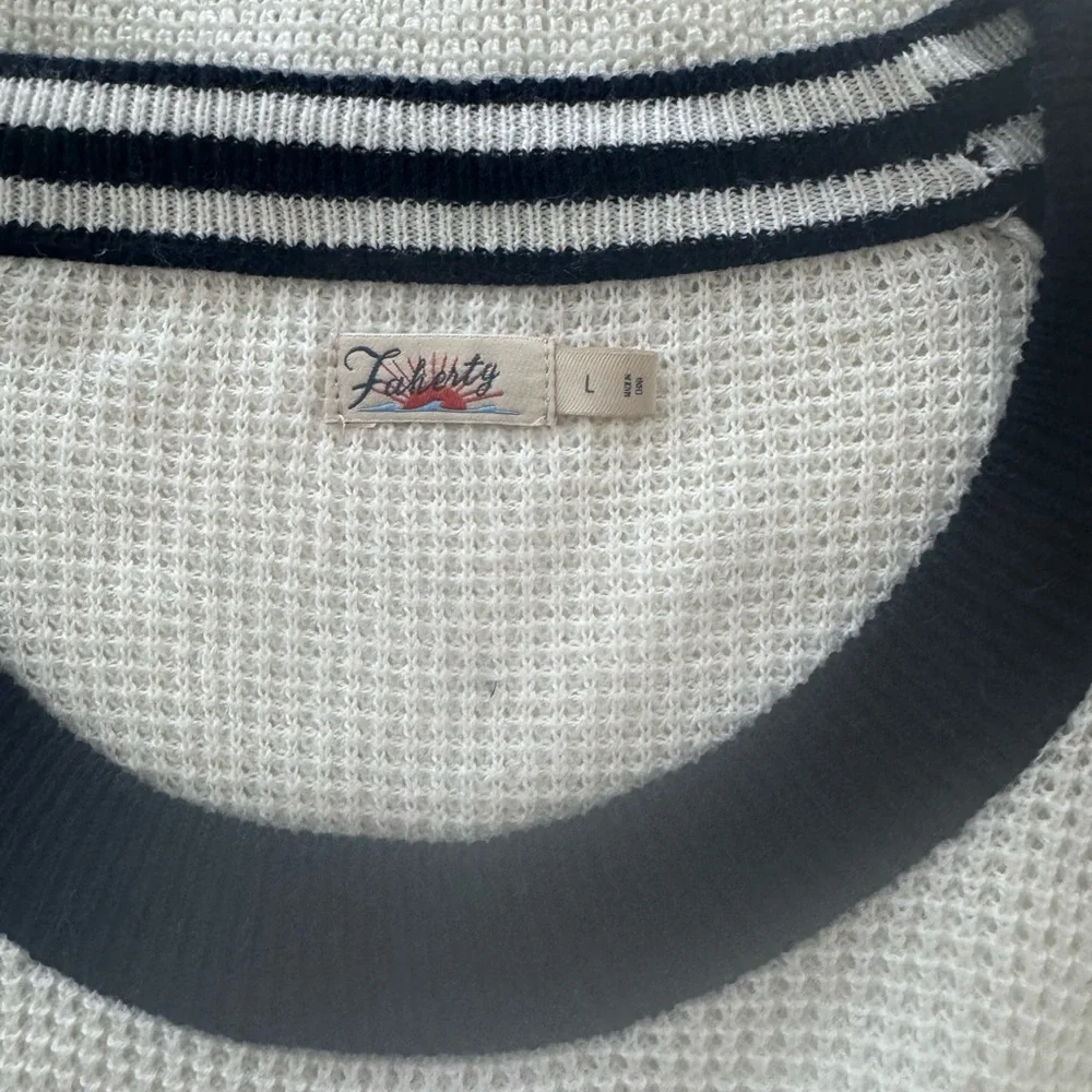 Faherty Navy and White Crew Neck Sweater Casual Activewear Size Large Beach - Picture 2 of 5